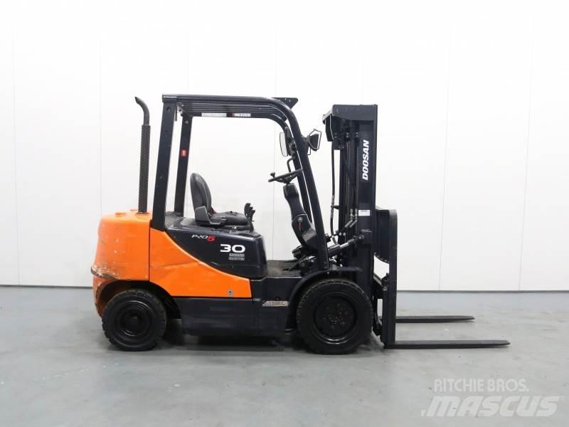 Doosan D30S-5 柴油叉车