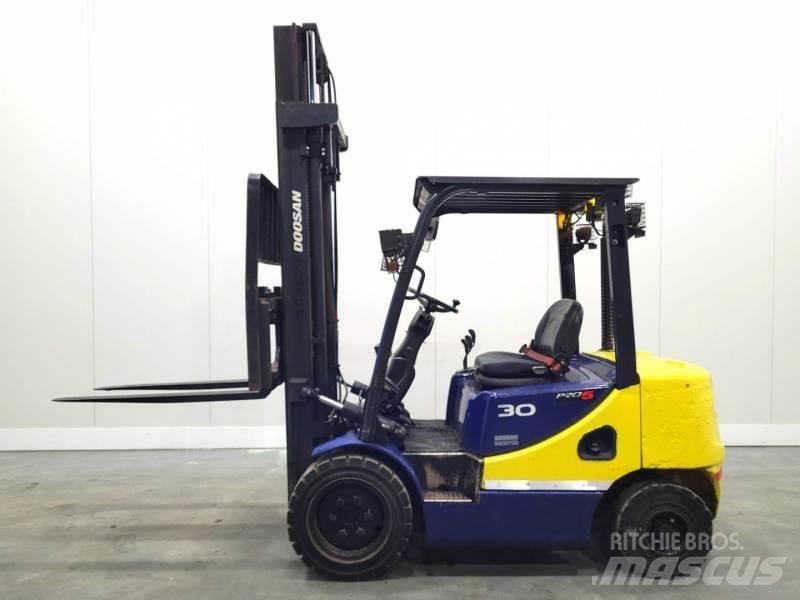 Doosan D30S-5 柴油叉车