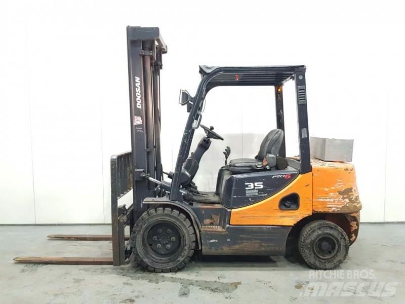 Doosan D35C-5 柴油叉车
