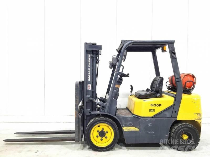 Doosan GP30-3 天然气叉车