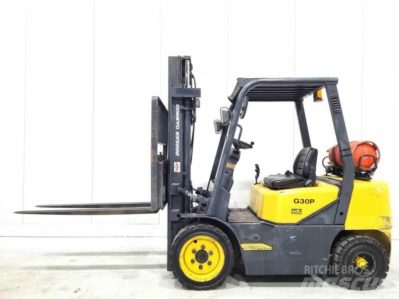 Doosan GP30-3 天然气叉车