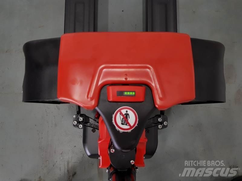EP F4 PALLET TRUCK 手动码垛机