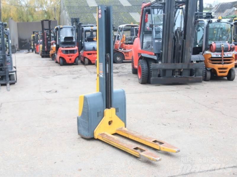 Jungheinrich EMC110 手托盘堆垛机