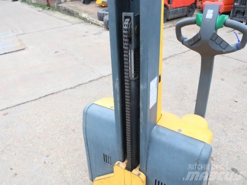 Jungheinrich EMC110 手托盘堆垛机