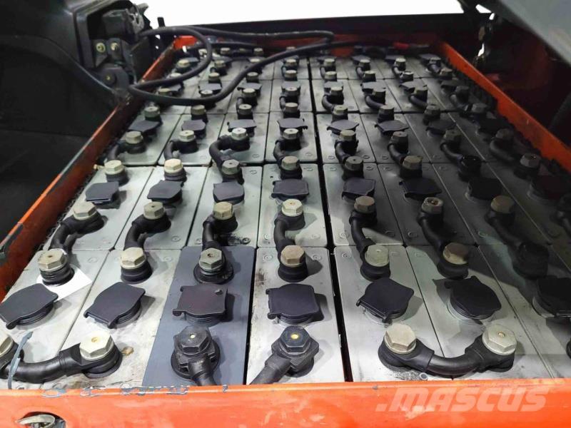 Linde E30-01 电动叉车