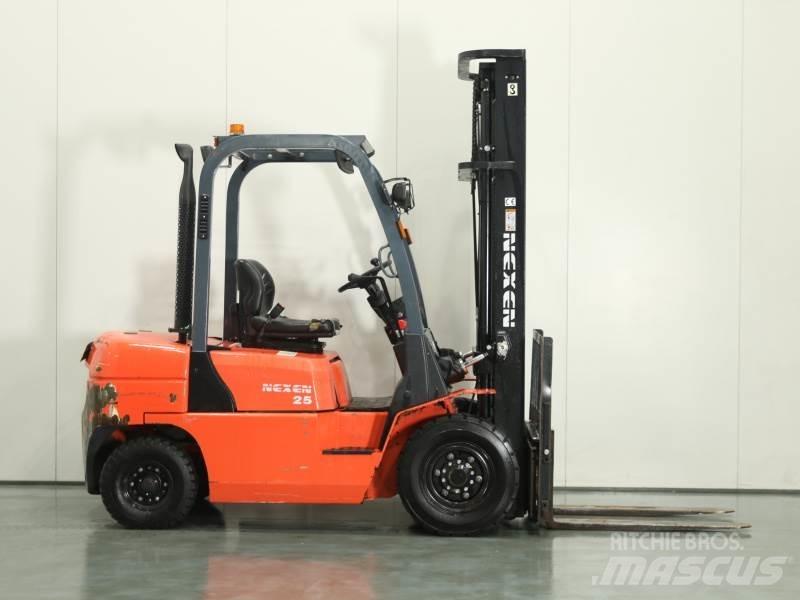 Nexen FDR25 柴油叉车