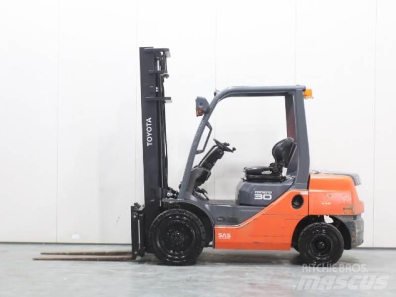 Toyota 02-8FDF30 柴油叉车