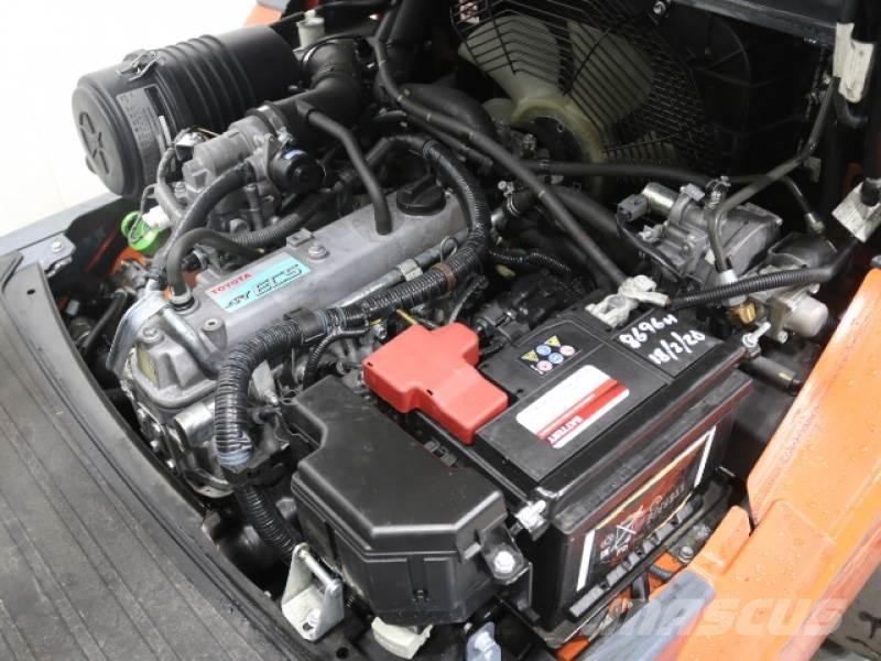 Toyota 02-8FGF30 天然气叉车