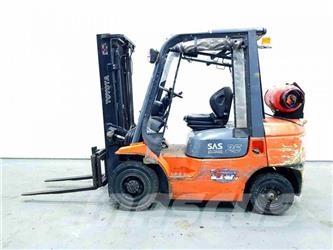 Toyota 42-7FGF25 天然气叉车