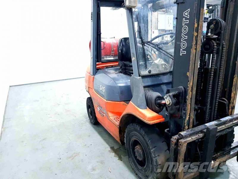 Toyota 42-7FGF25 天然气叉车