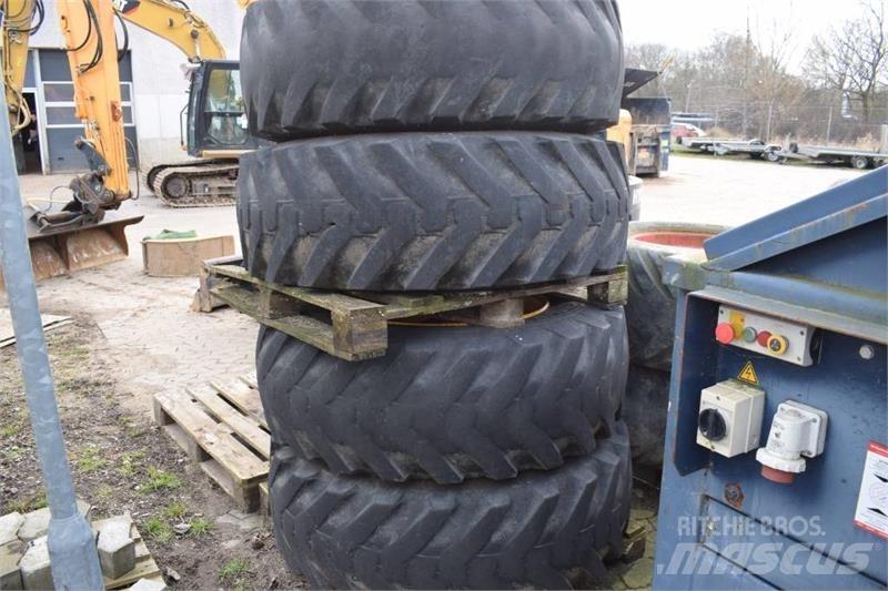JCB 4 CX 轮胎、车轮和轮圈