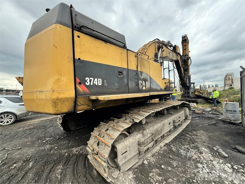 CAT 374DL 组装挖掘机