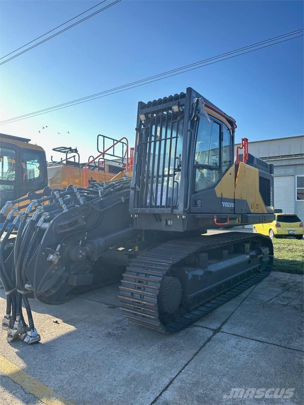 Volvo EC380EHR 组装挖掘机