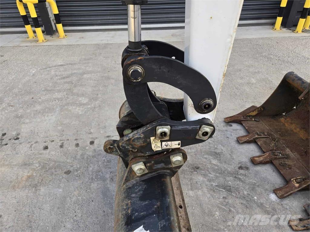 Bobcat E17 小型挖掘机