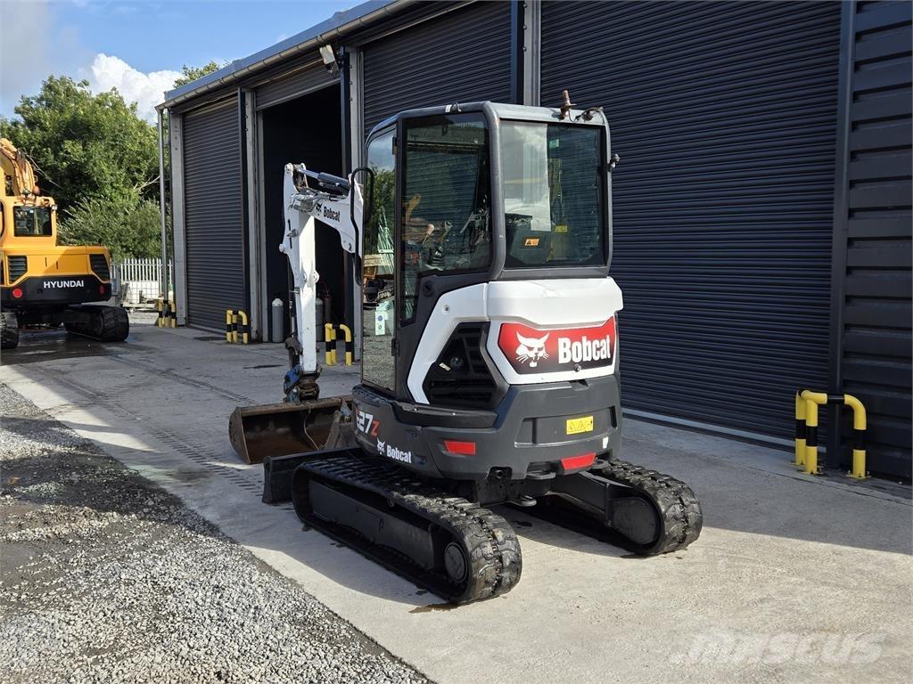 Bobcat E27 小型挖掘机
