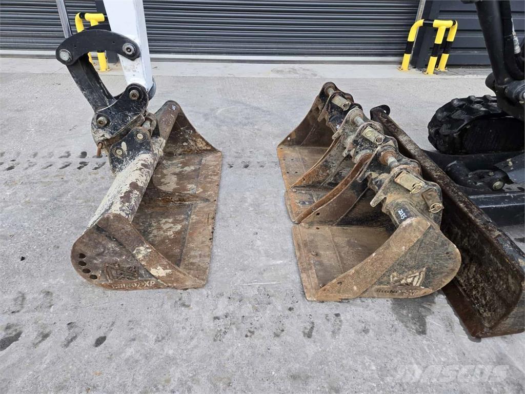 Bobcat E27 小型挖掘机