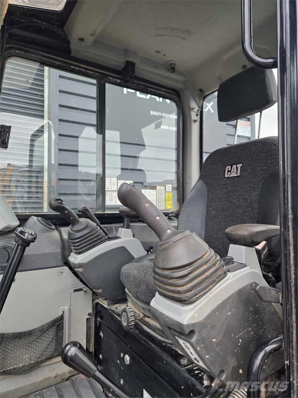 CAT 305E2 中型挖掘机