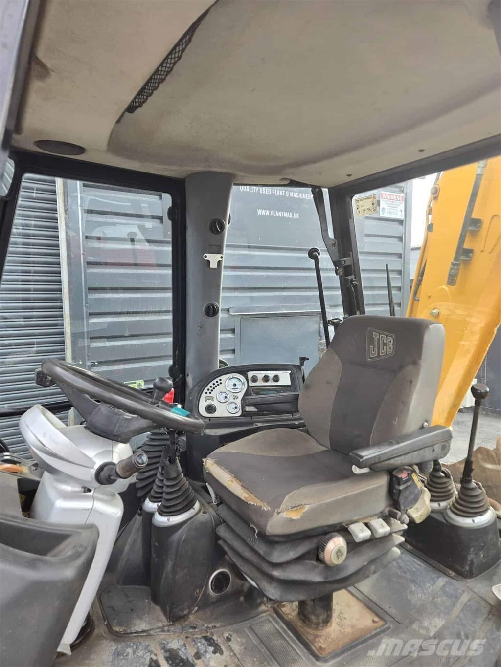 JCB 3CX 反铲装载机