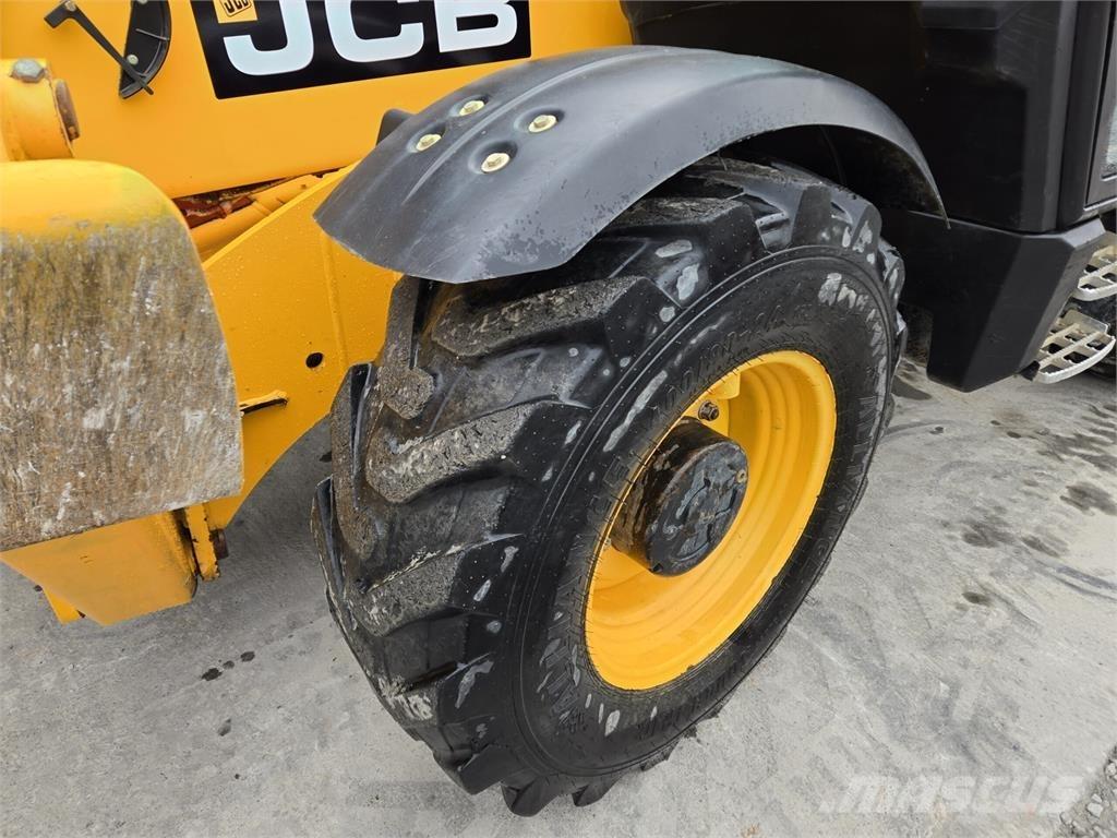 JCB 535-140 伸缩臂叉装车|叉装车