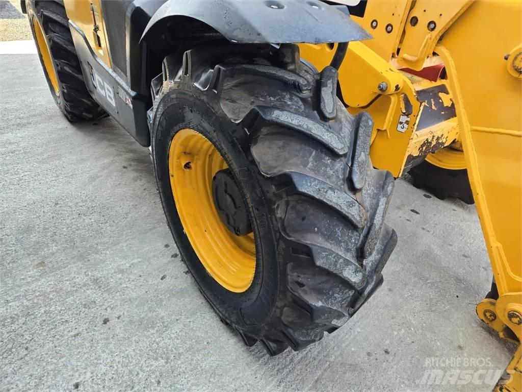 JCB 535-95 伸缩臂叉装车|叉装车