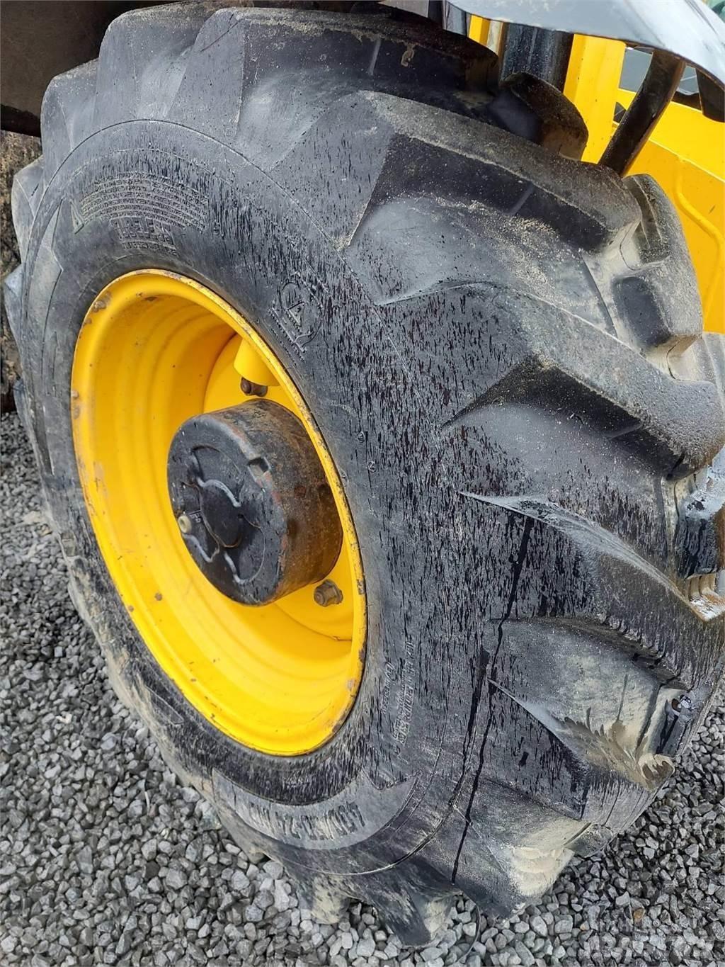 JCB 535-140 伸缩臂叉装车|叉装车