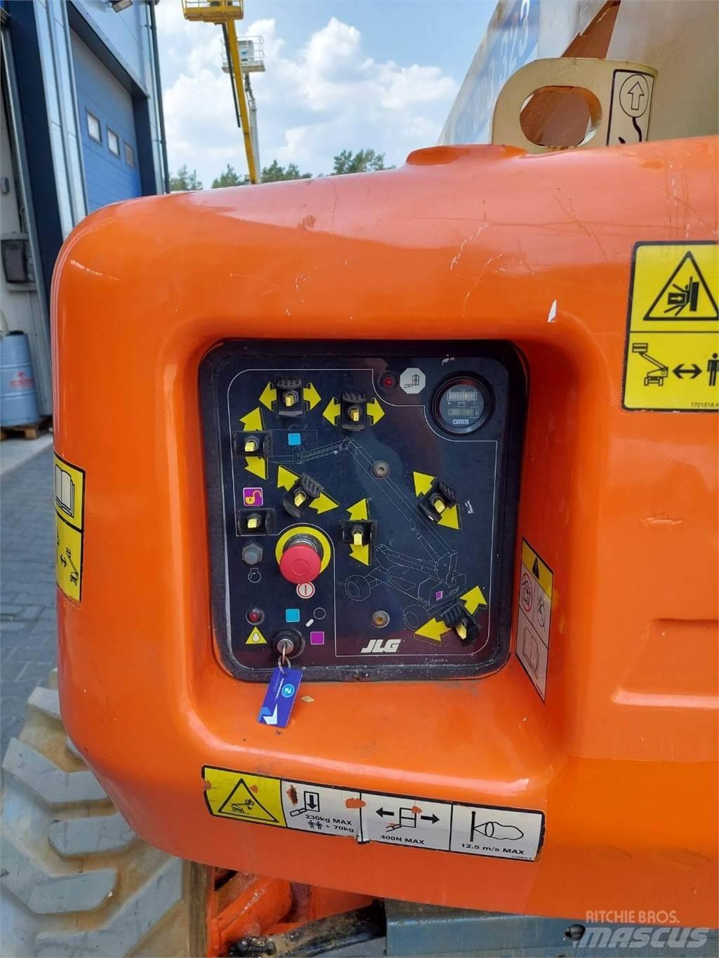 JLG M600JP 曲臂高空工作平台