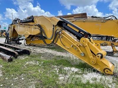 CAT 390FL UHD 组装挖掘机