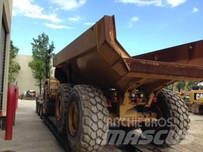 CAT 725 铰接式自卸车