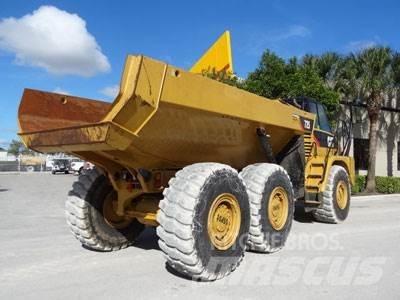 CAT 725 铰接式自卸车