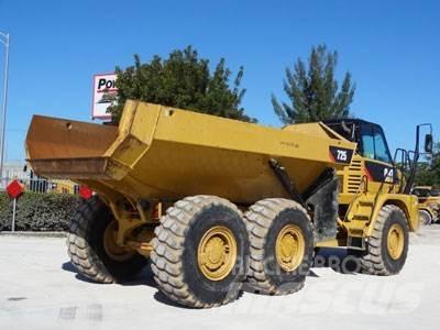 CAT 725 铰接式自卸车