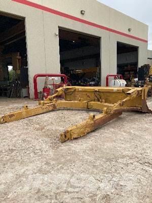 CAT D8T Angle Blade 其他组件