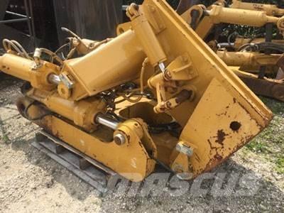 CAT D8T Ripper, S/S 其他组件