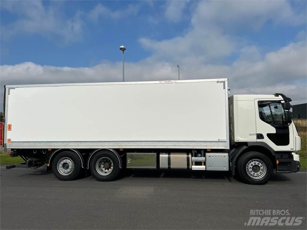 Volvo FE320 6x2*4 厢式货车