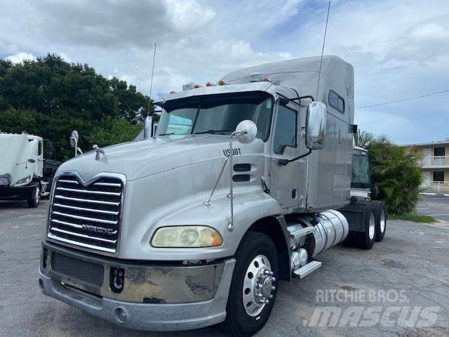 Mack CXU613 牵引车