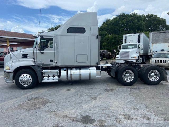 Mack CXU613 牵引车