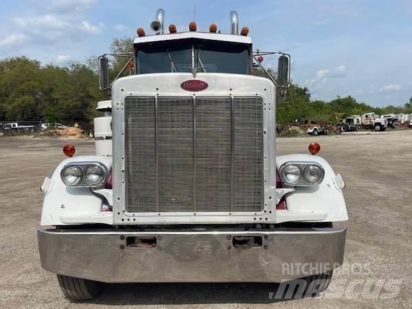 Peterbilt 359 救援车