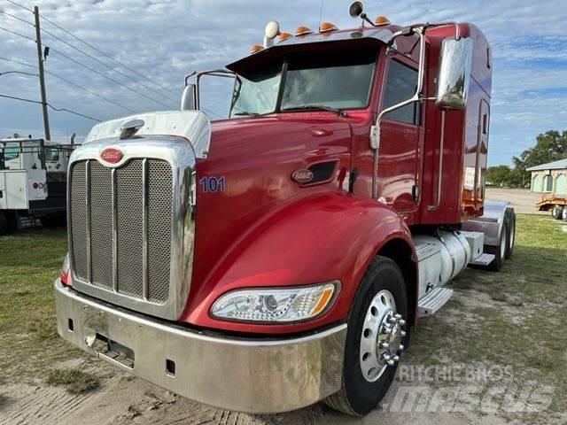 Peterbilt 384 牵引车