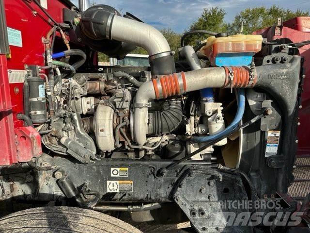 Peterbilt 384 牵引车