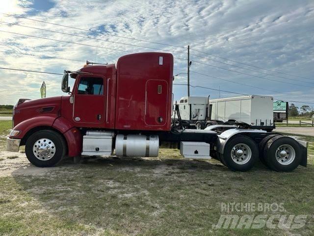 Peterbilt 384 牵引车