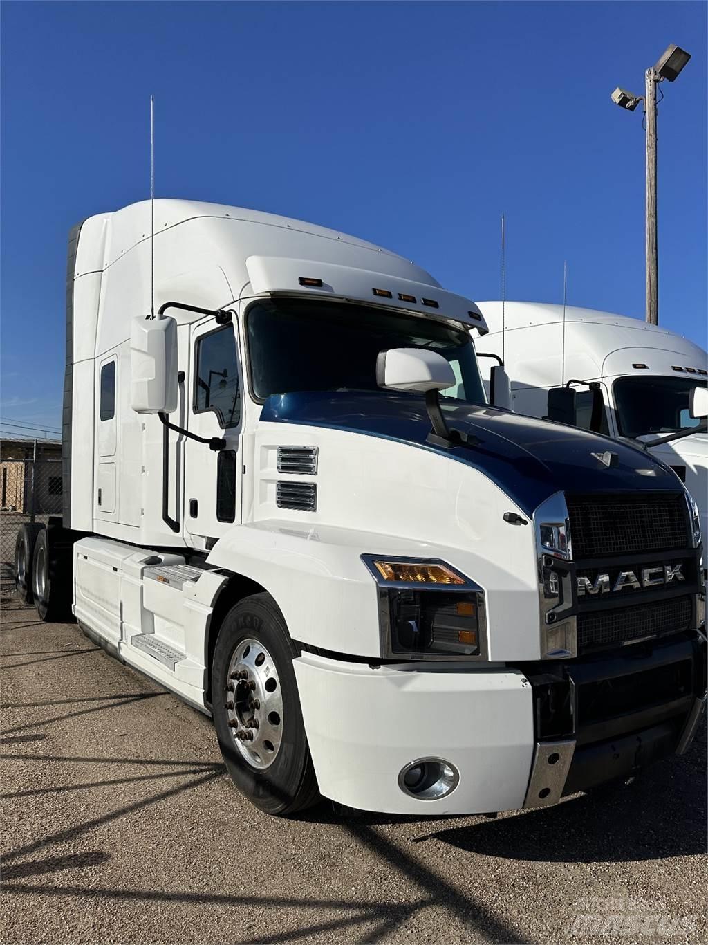 Mack ANTHEM 牵引车