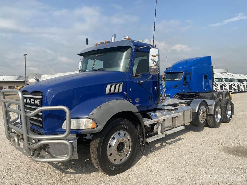Mack GRANITE 牵引车