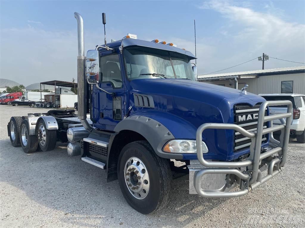 Mack GRANITE 牵引车