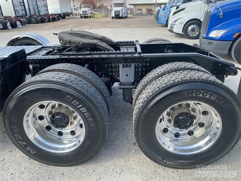 Mack GRANITE 牵引车