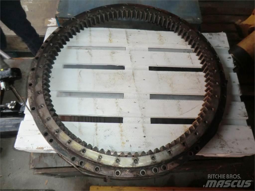 CAT 231D 底盘和悬架