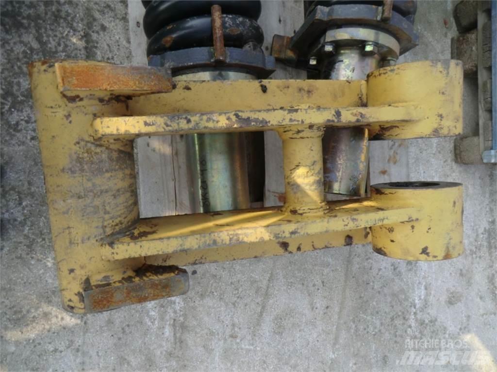 CAT 231D 底盘和悬架
