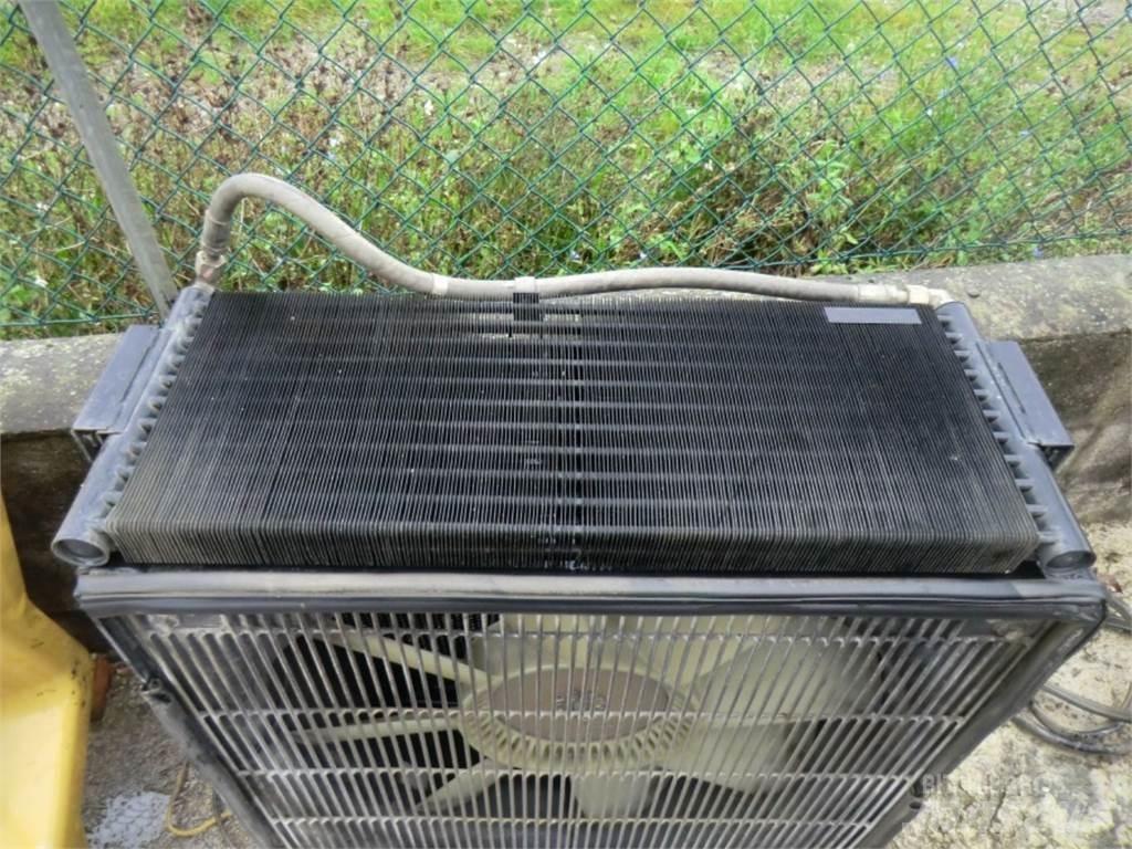 CAT 330D 底盘和悬架