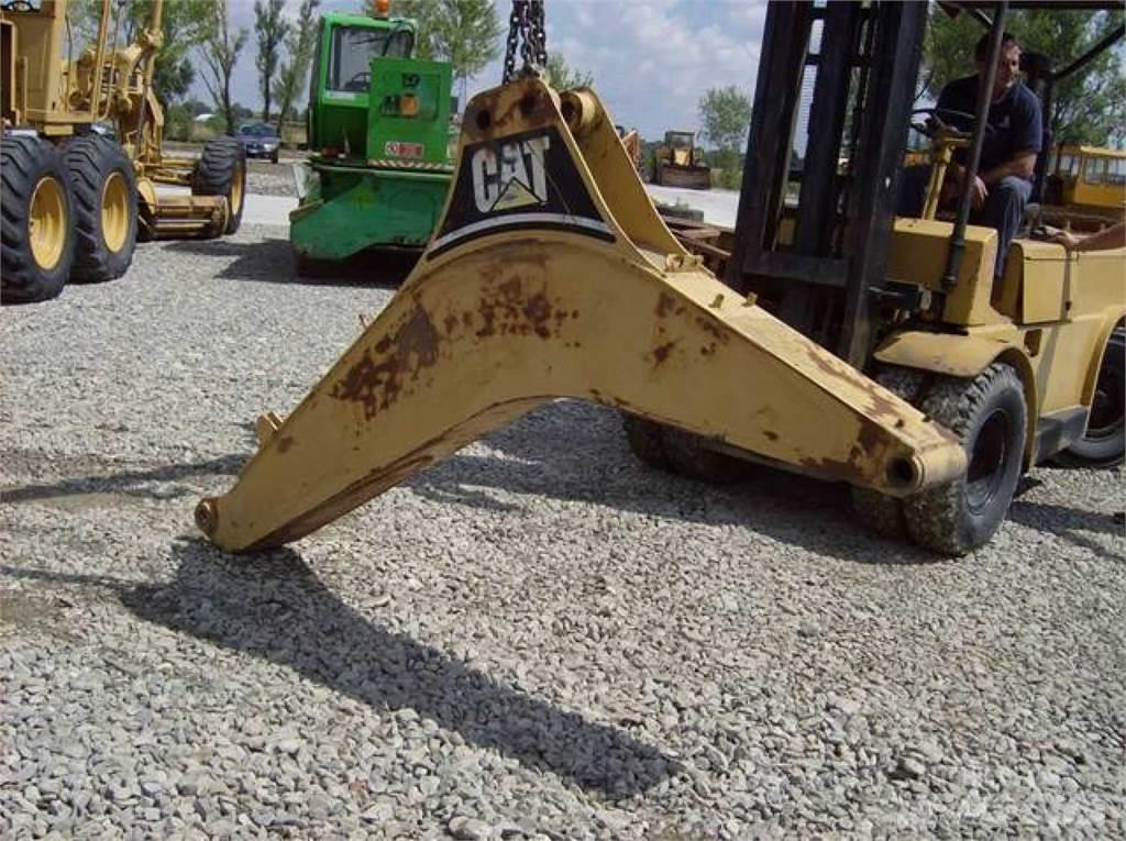 CAT 438C 底盘和悬架