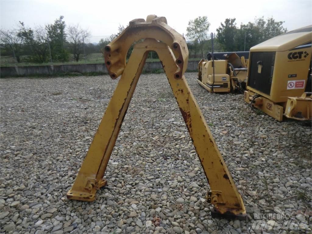 CAT 735 底盘和悬架
