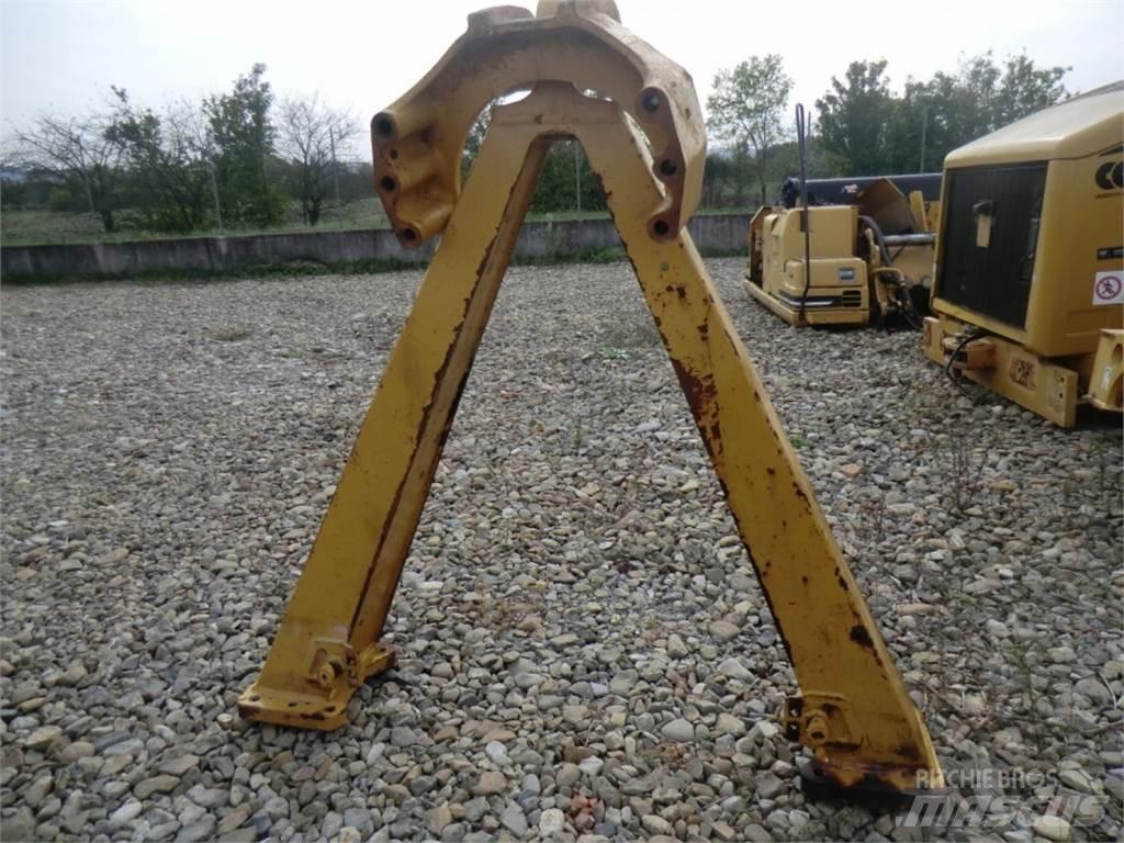 CAT 735 底盘和悬架
