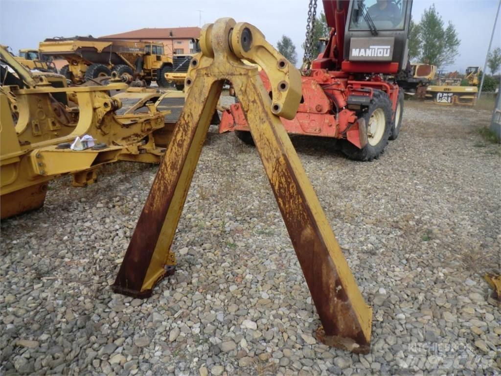 CAT 735 底盘和悬架